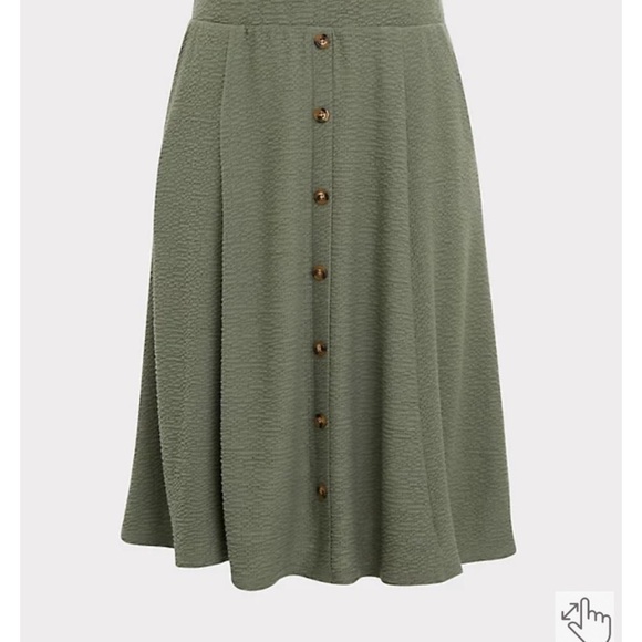 Torrid green textured button midi skirt - Picture 4 of 11